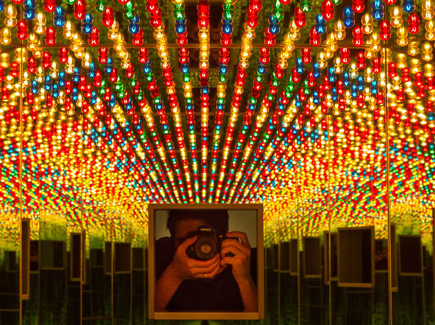 Why You Shouldn T Snap Selfies At Infinity Mirrors