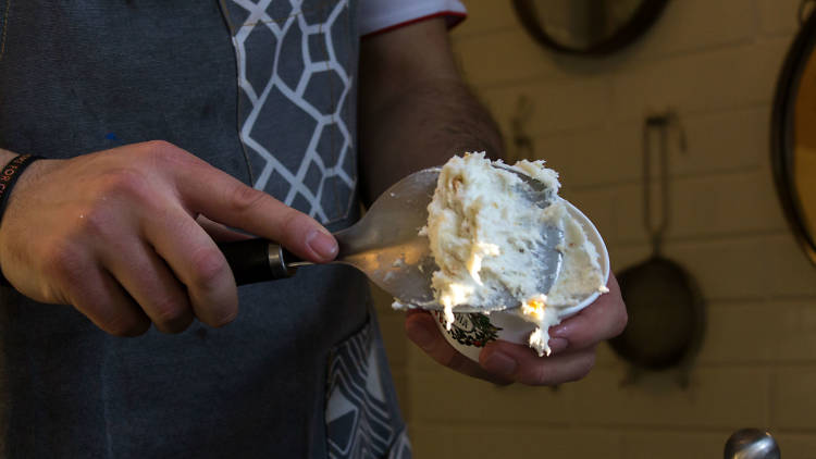 Helado de pan de muerto