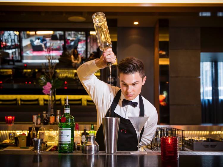 Bartender making cocktails at Sokyo Lounge