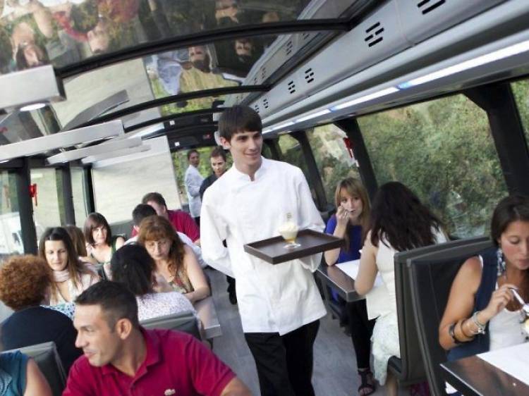 Sopar de luxe mentre veus passar Barcelona per la finestra