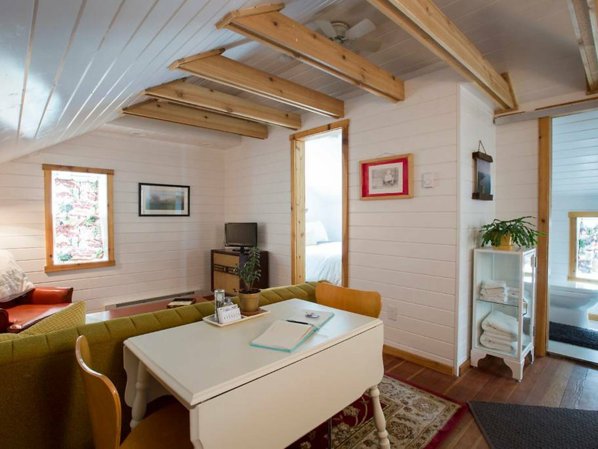 Cabins Near Chicago: 16 Of The Best To Book On Airbnb