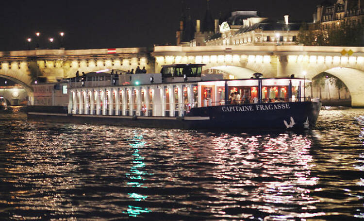 Seine river cruise with three-course dinner