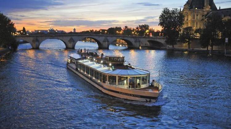 Bistro style Seine dinner cruise