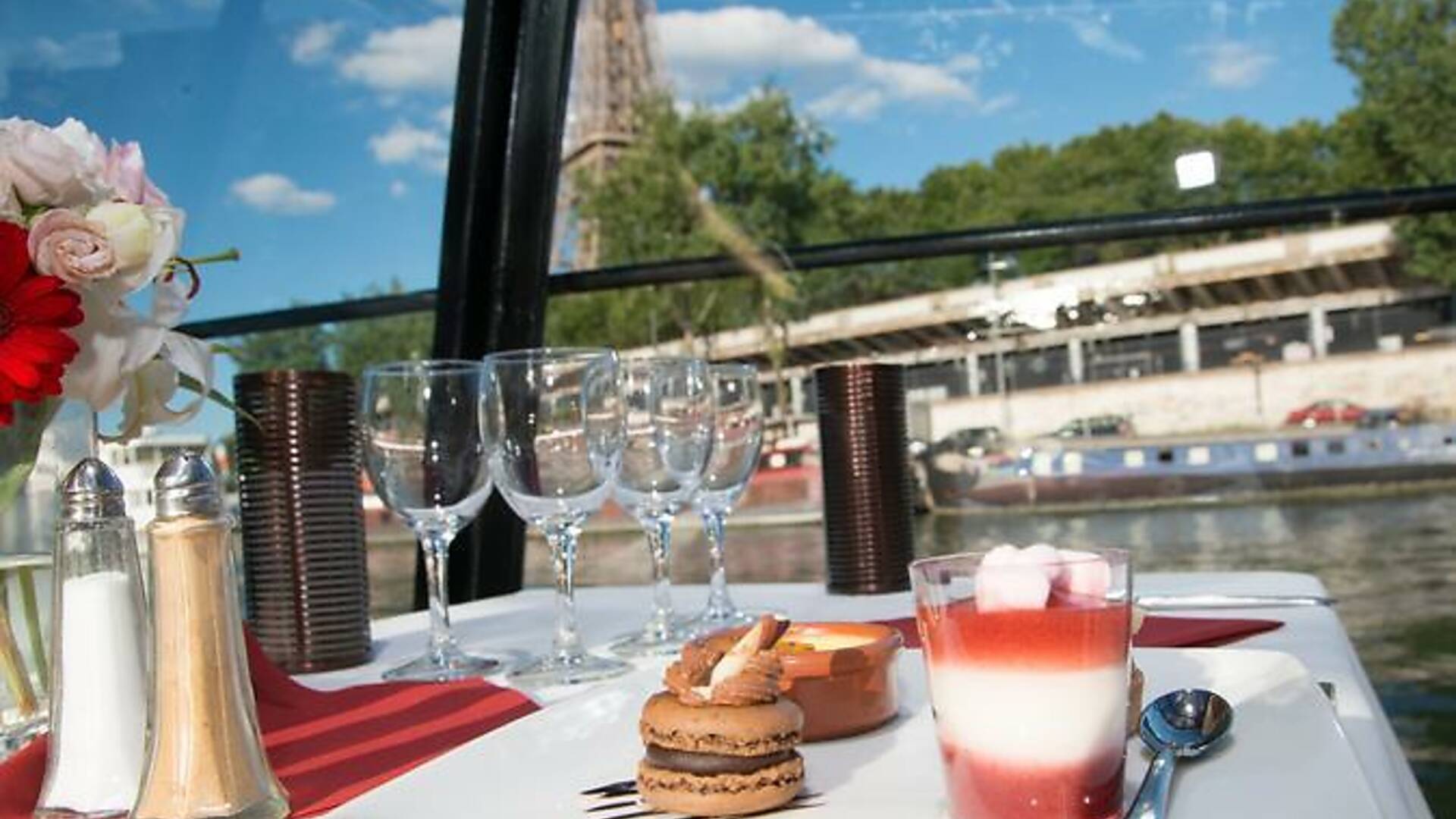 7 Delectable Dinner Cruises in Paris | Prices, dates and offers on ...