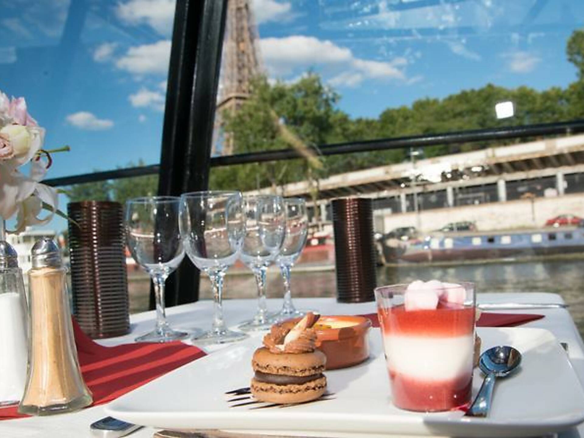 7 Delectable Dinner Cruises in Paris | Prices, dates and offers on ...