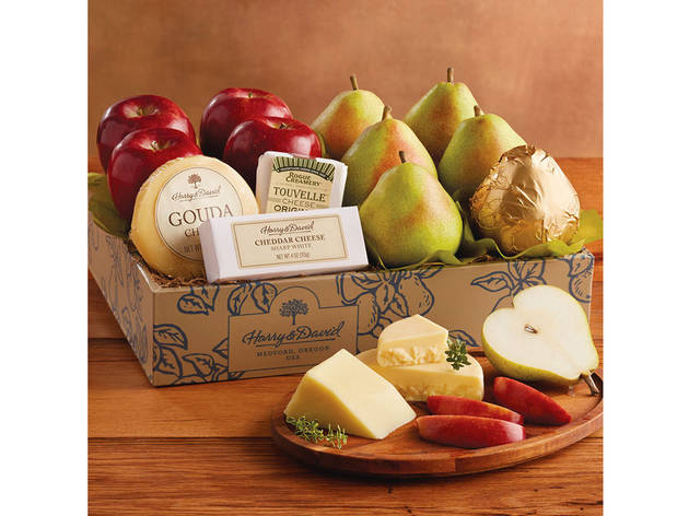 Deluxe Pears, Apples and Cheese Gift Box Deluxe Pears, Apples and Cheese Gift Box
