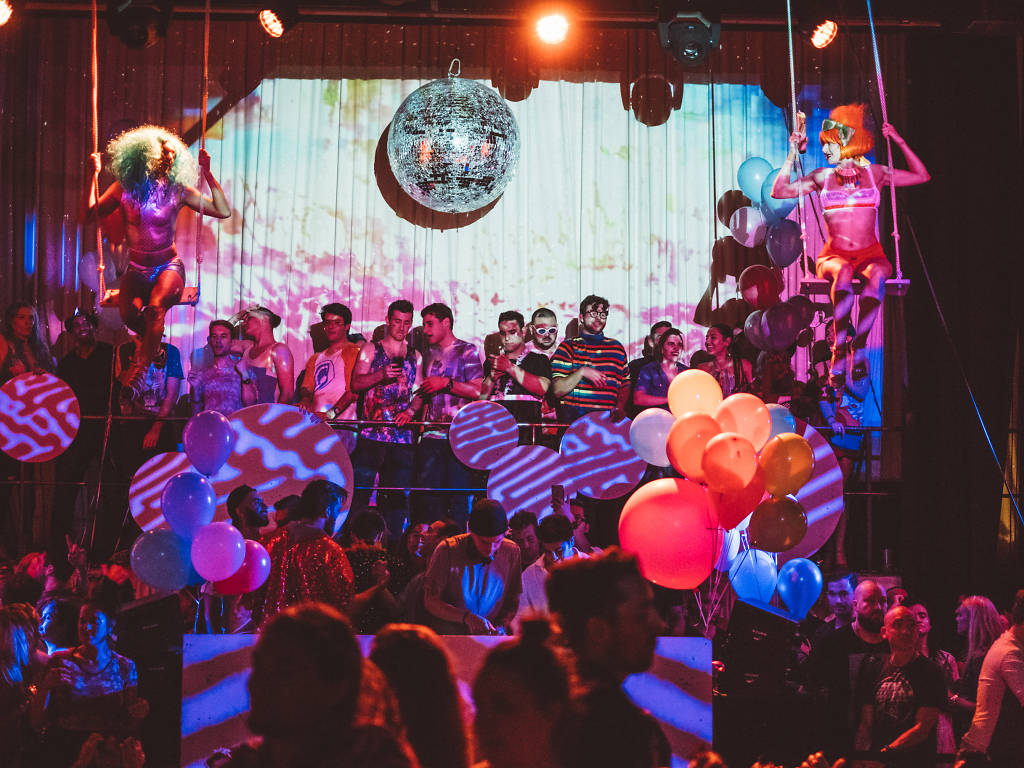 Best Hookup Bars in NYC to Meet People