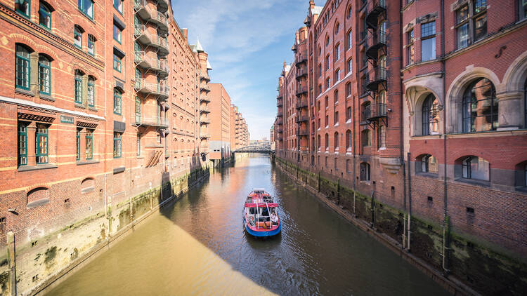 Private Tour: Speicherstadt and HafenCity Walking Tour in Hamburg