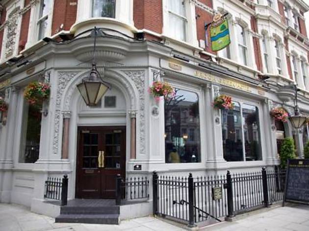 13 Best Hammersmith Pubs | Where To Drink Near The River