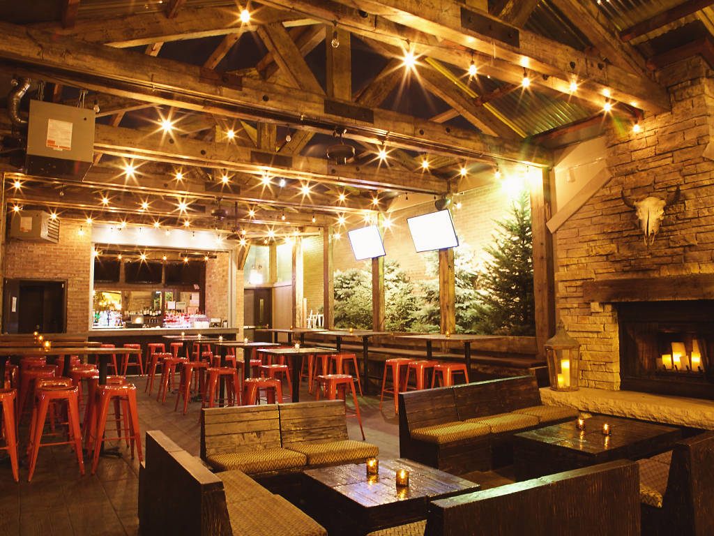 31 Chicago Bars and Restaurants with Fireplaces