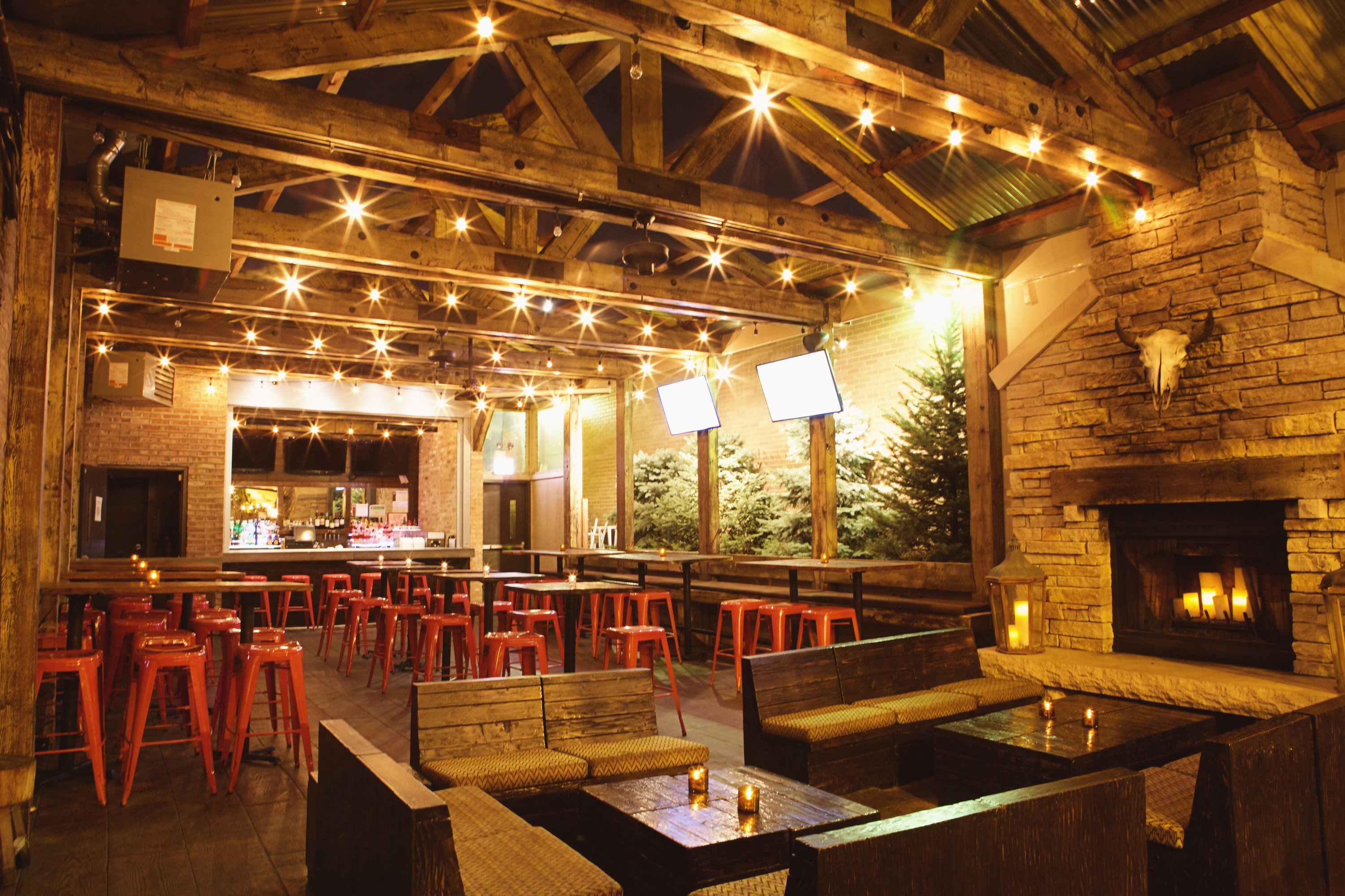 30 Chicago Bars And Restaurants With Fireplaces