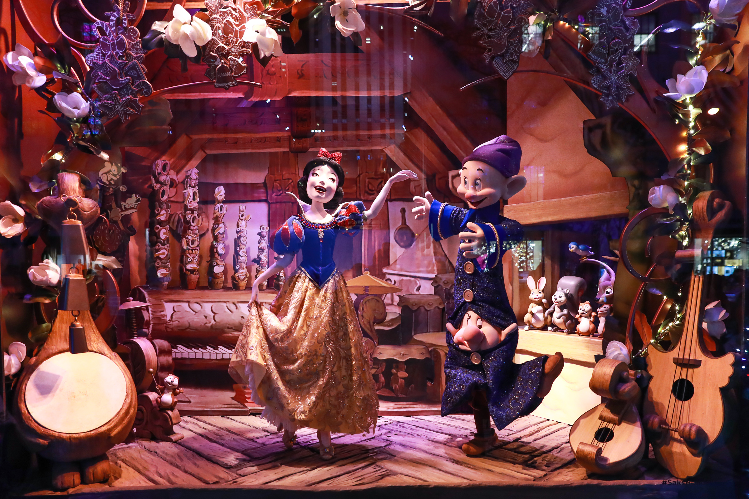 Best Christmas Window Displays From Nyc S Departments Stores