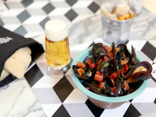 Moules & Beer Moules & Beer