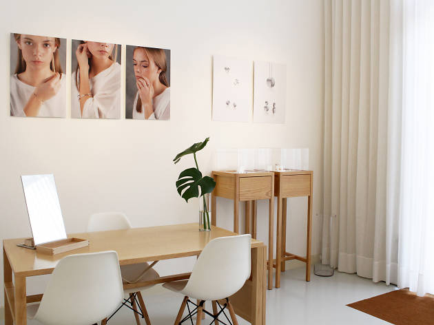 Dalila Gomes Jewellery Na parte de trás da loja fica o ateliê