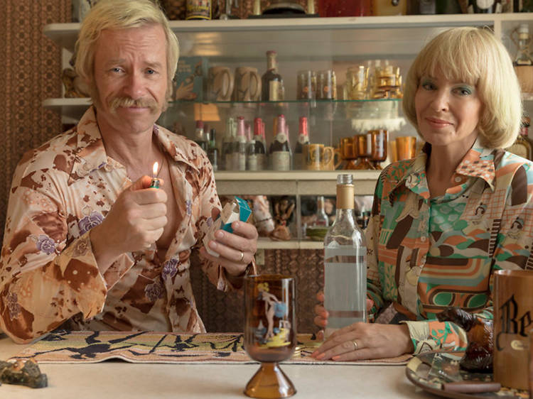 Guy Pearce and Kylie Minogue in Swinging Safari