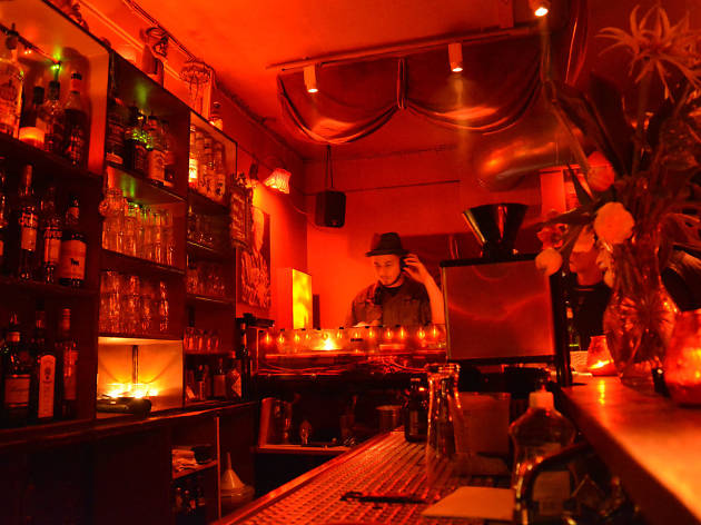 9 Best Hamburg Bars For A Boozy Night Out