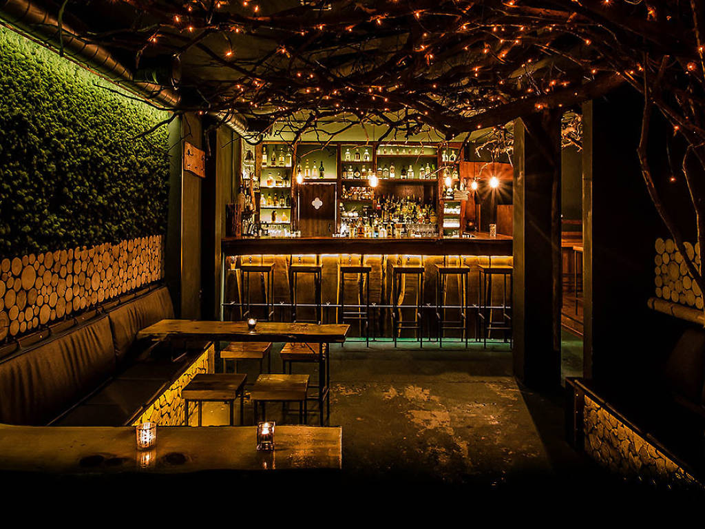 9 Best Bars in Hamburg, Picked By Locals