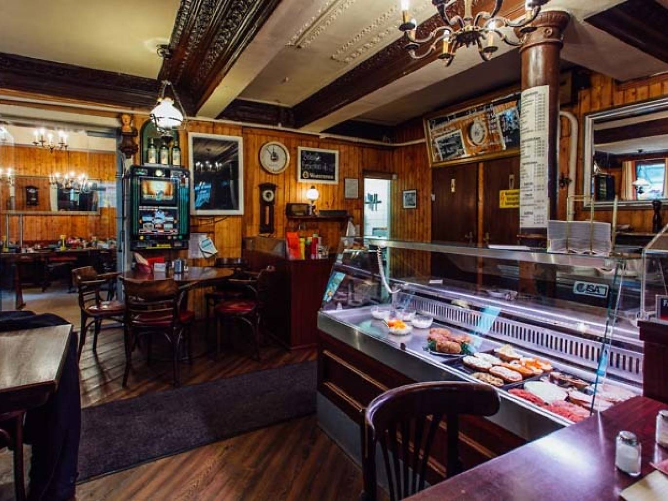 12 Best Restaurants In Hamburg, By A Local Who Has Tried Them All