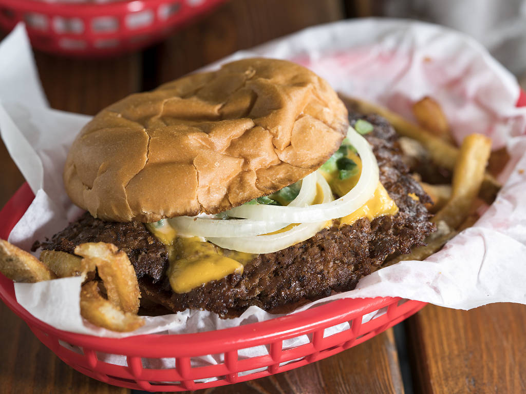 The 26 Best Burgers in Chicago to Sink Your Teeth Into