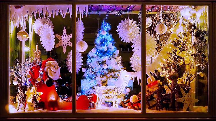 tips for decorating your window for Christmas and the holidays