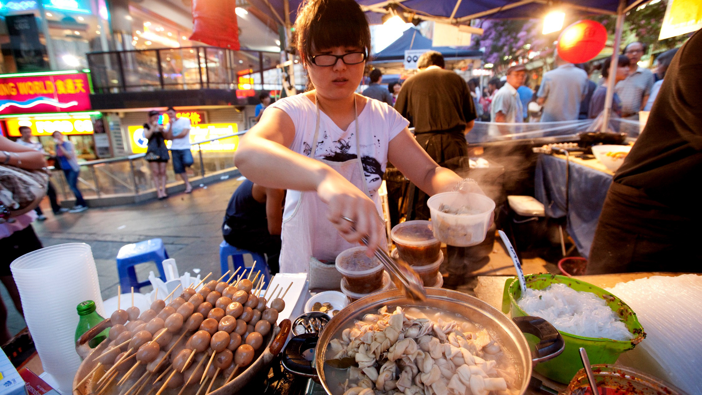 chinatown-night-market-shopping-in-sydney