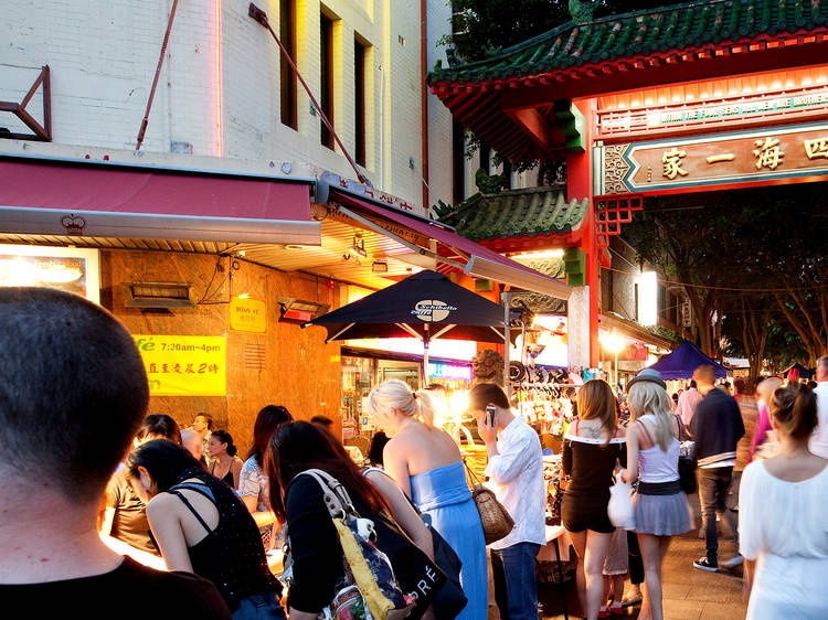 Sydneysiders urged to visit Chinese restaurants as coronavirus stigma impacts businesses