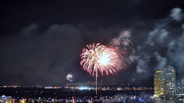 See New Year S Eve Fireworks In Miami And Ring In 2019