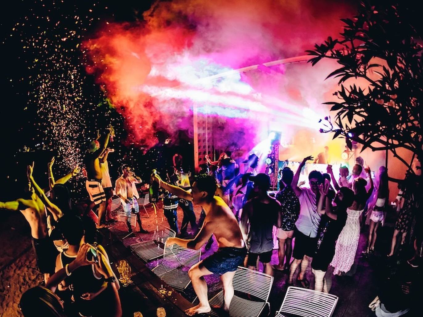 13 Best Clubs in Singapore To Party All Night Long