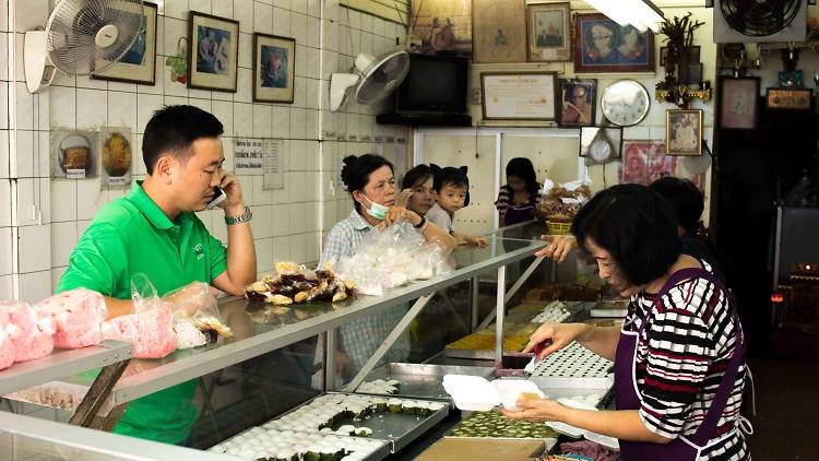 Thai desserts at Khanom Wan Talad Plu