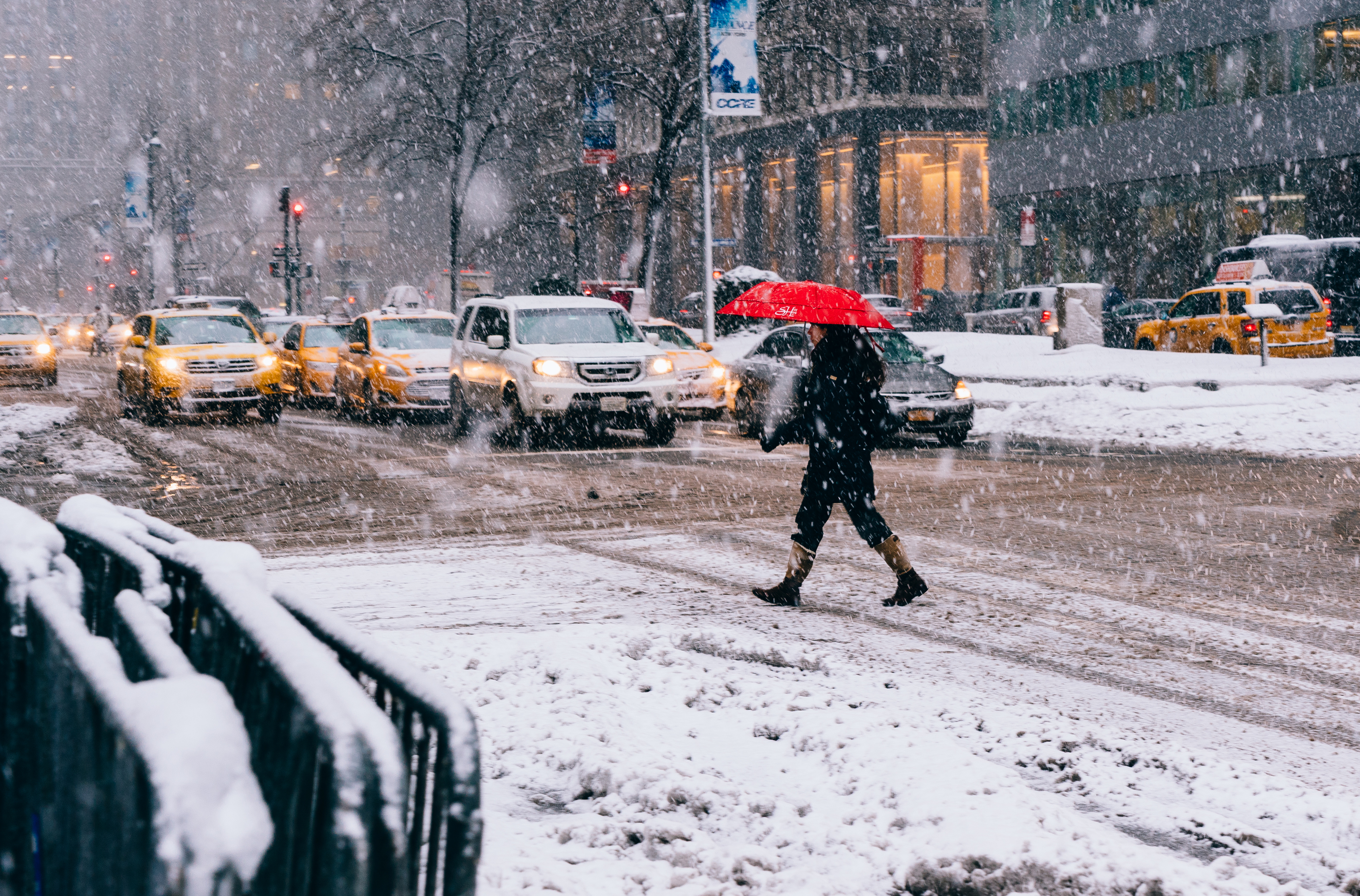 Погода сейчас вечером. Первый снег в Нью Йорке. Снег в Нью-Йорке. Гололед в Нью Йорке. Климат Нью-Йорка.