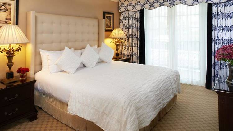 Beverly Hills Plaza Hotel & Spa  TOP RATED Boutique Hotel Near Rodeo Drive