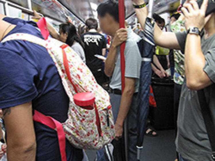 People who lean on the MTR pole during rush hour
