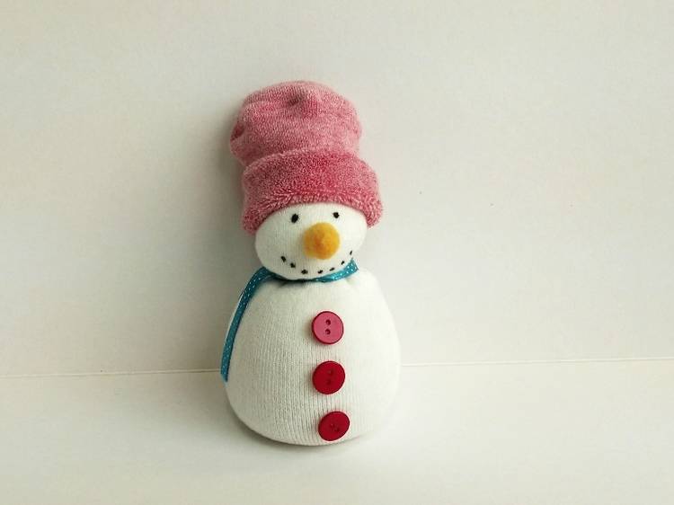 Kids DIY: Festive sock snowman