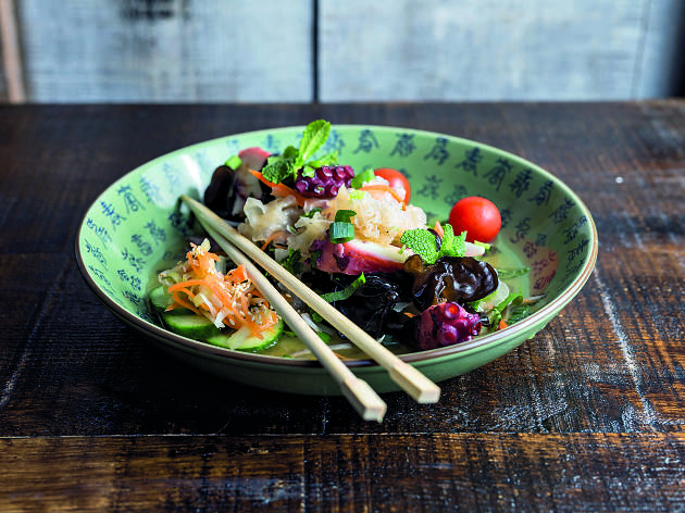 Boa bao - Salada de cogumelos com polvo grelhado do Boa-Bao Boa bao - Salada de cogumelos com polvo grelhado do Boa-Bao