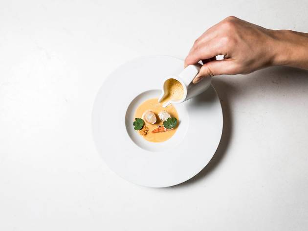 sopa Rossio creme de marisco, sapateira, camarão e ovas