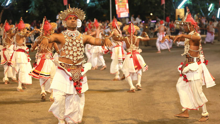 Kandyan Ves dancers enthrall the crowds