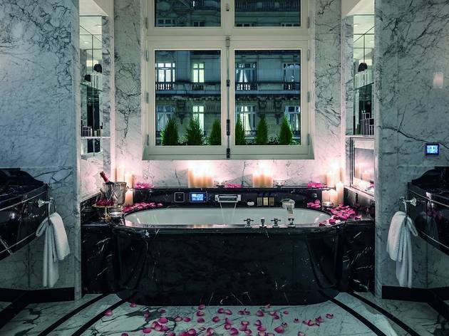 13 Paris Hotels With Jacuzzis You Have To Check Out