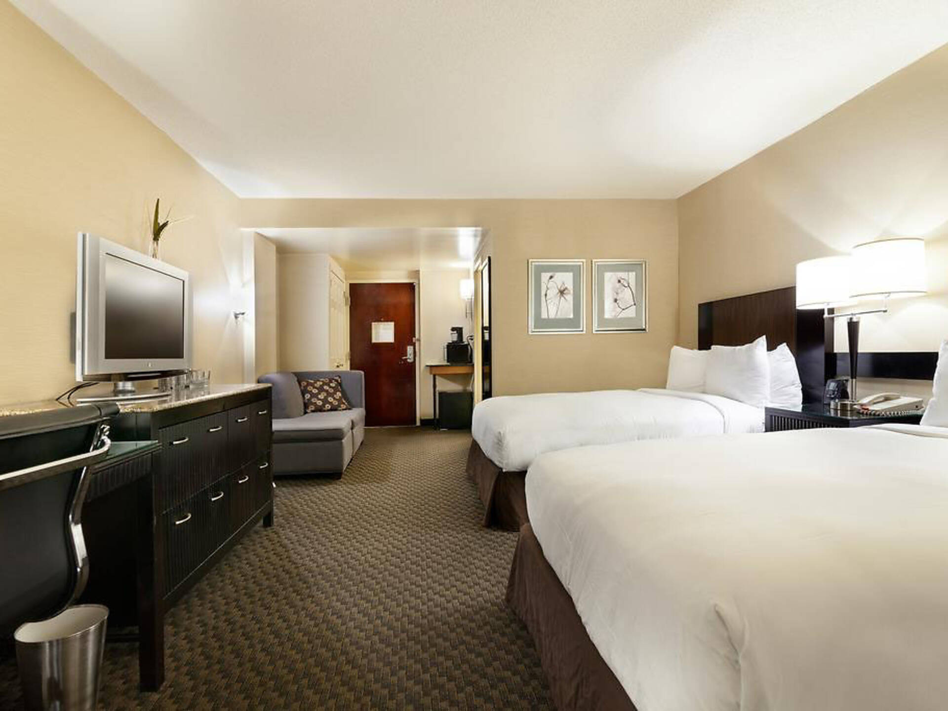 The 5 Best Hotels near JFK Airport in NYC for 2025