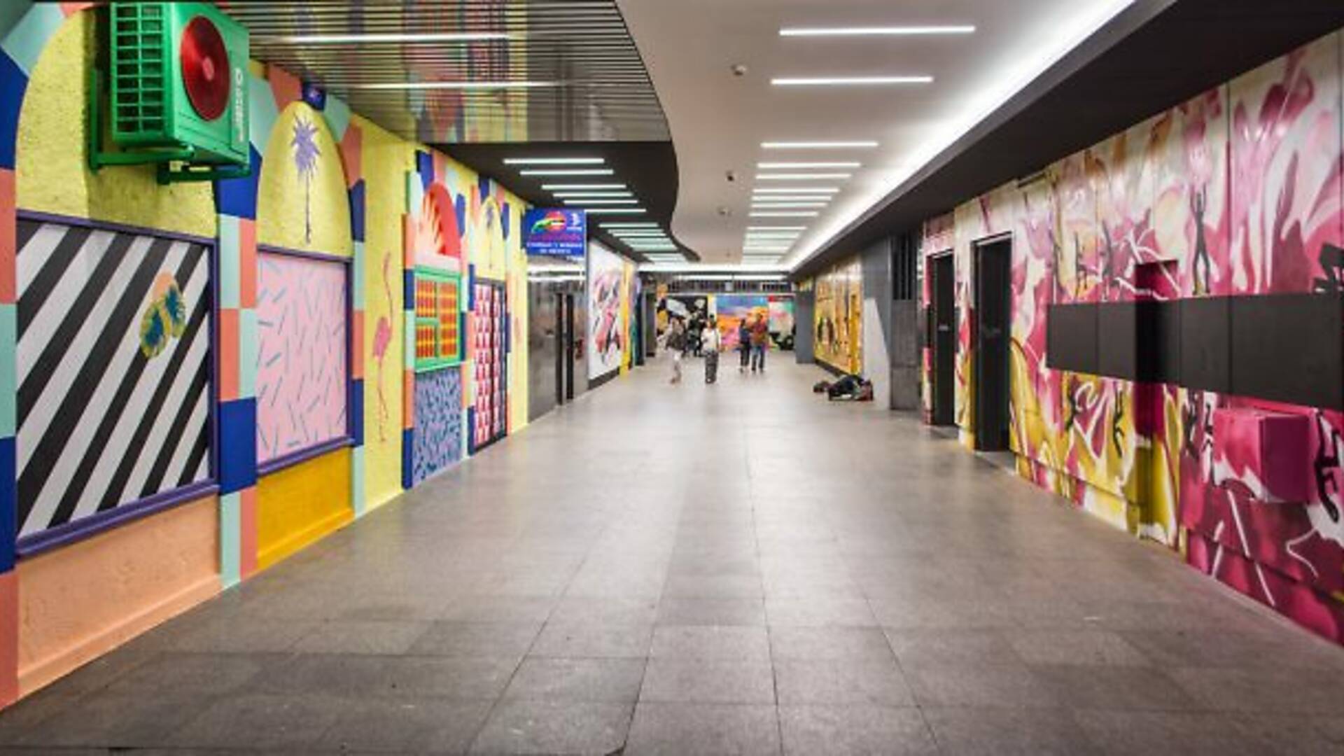 Moncloa station historical mural