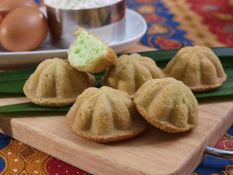 Kueh bahulu 