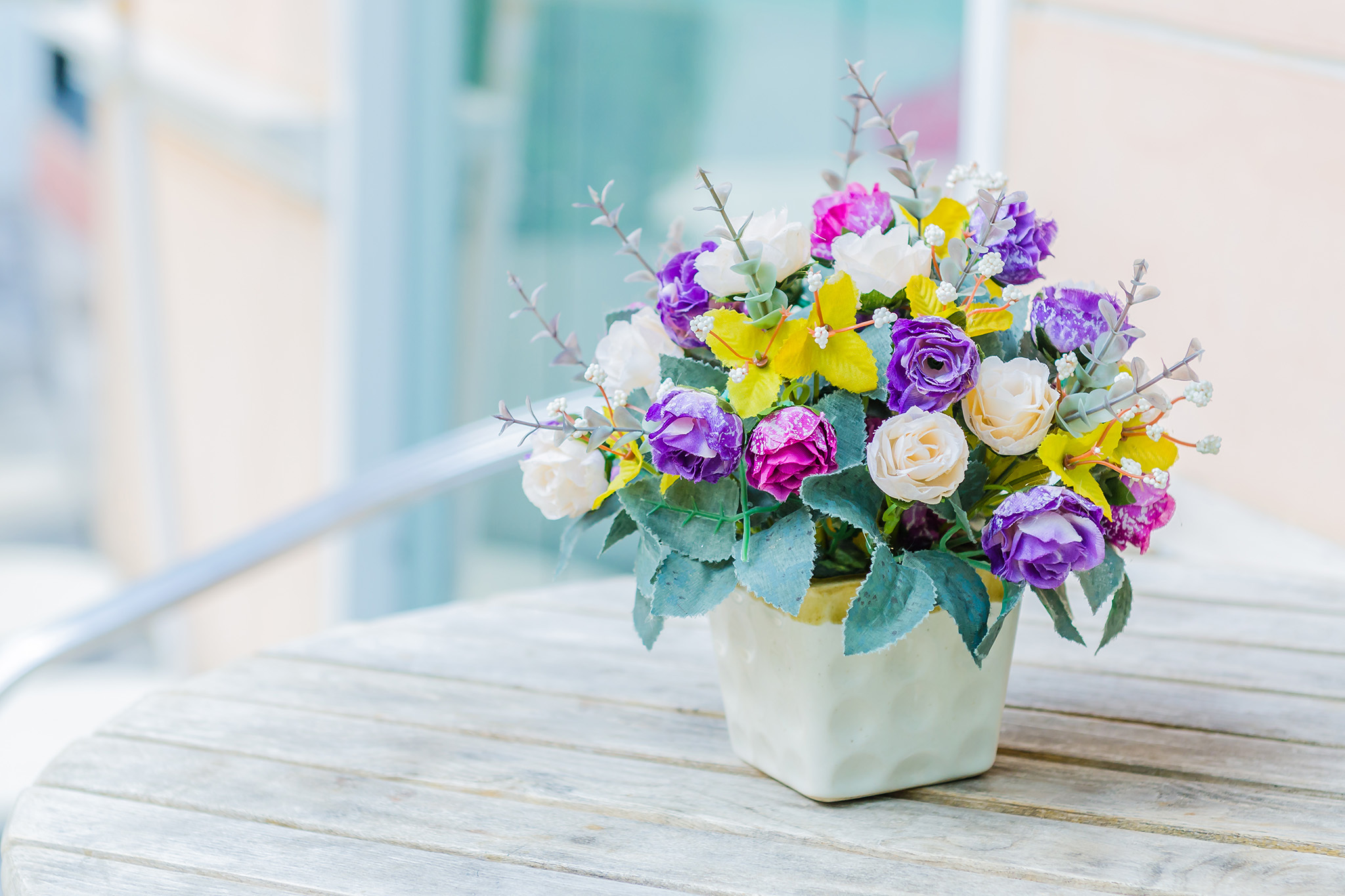 10 Bloomin’ Flower Delivery Services in Los Angeles