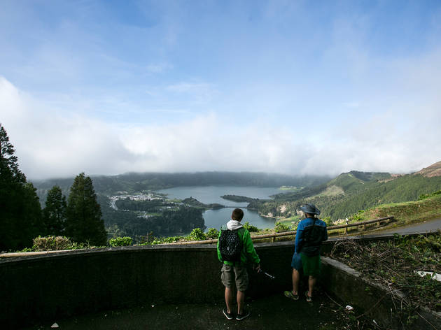 Take a bath in Lagoa das Sete Cidades Take a bath in Lagoa das Sete Cidades