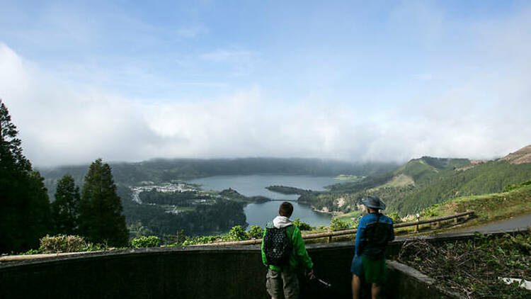 Take a bath in Lagoa das Sete Cidades