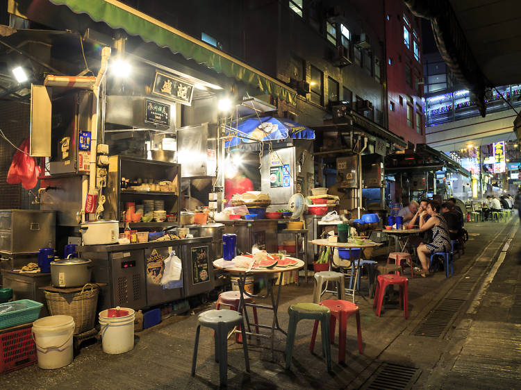 食在大排檔，食在香港