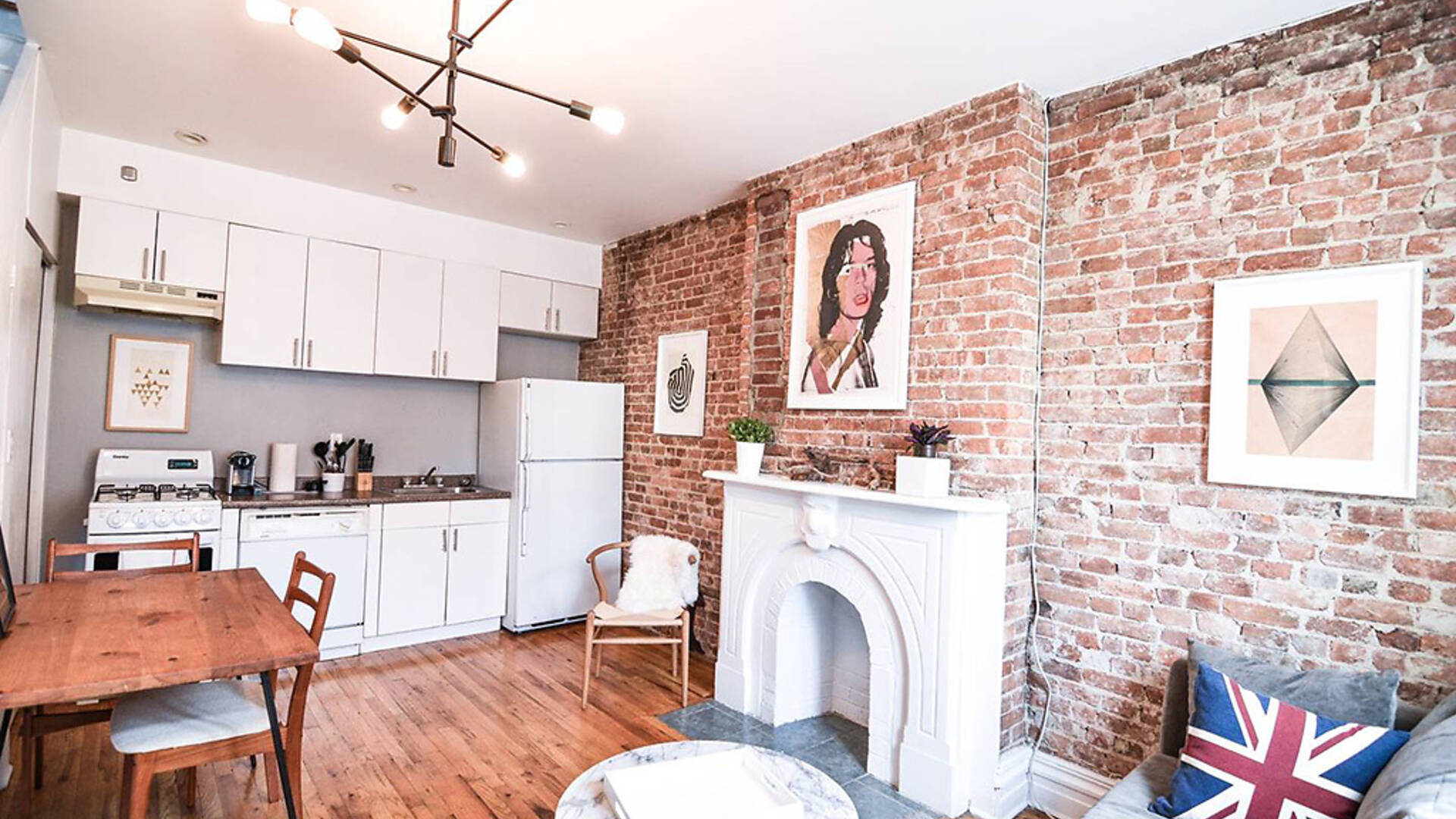 The Best Airbnbs With Fireplaces In NYC | Best Places To Stay In NYC