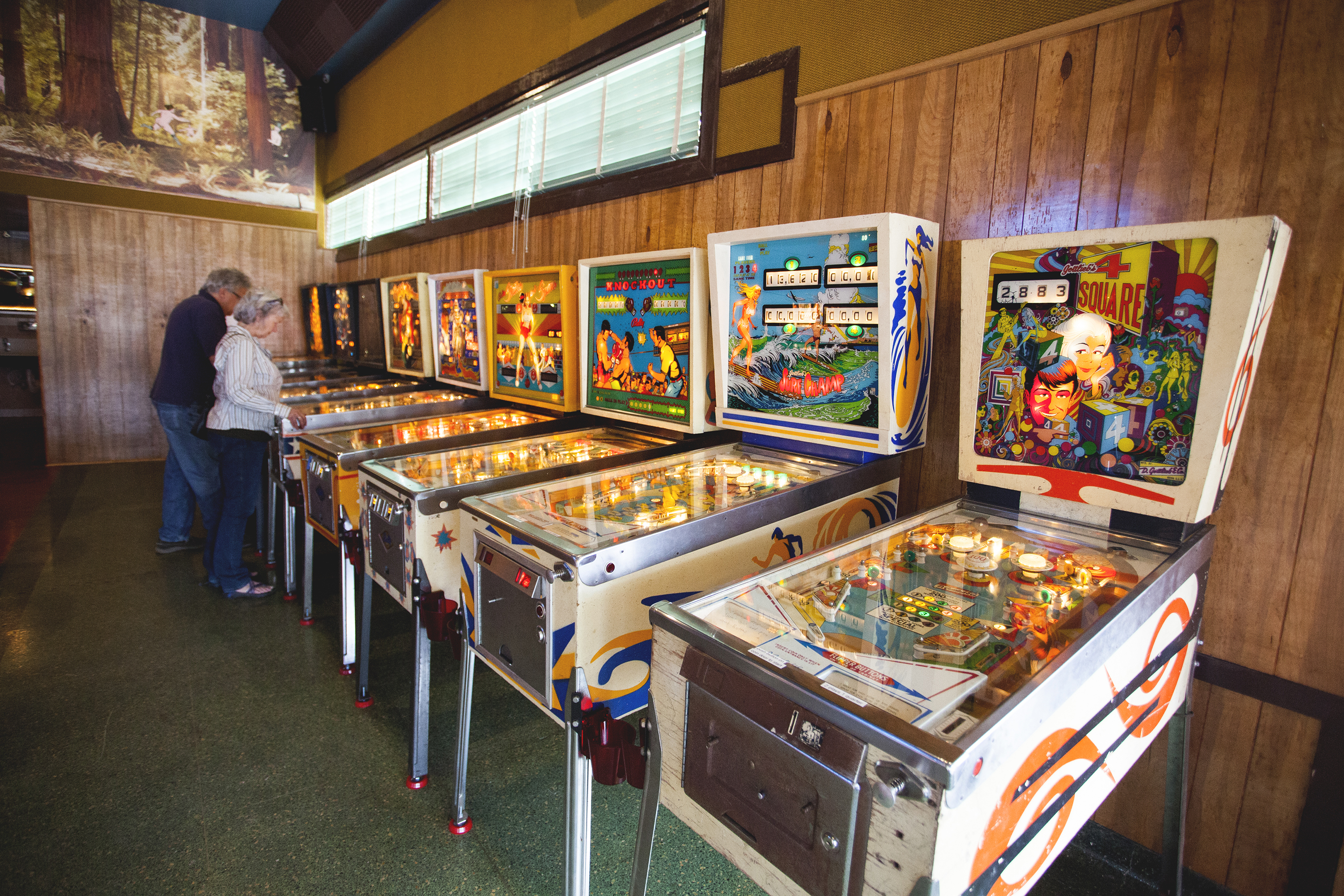 pinball bar in laundromat