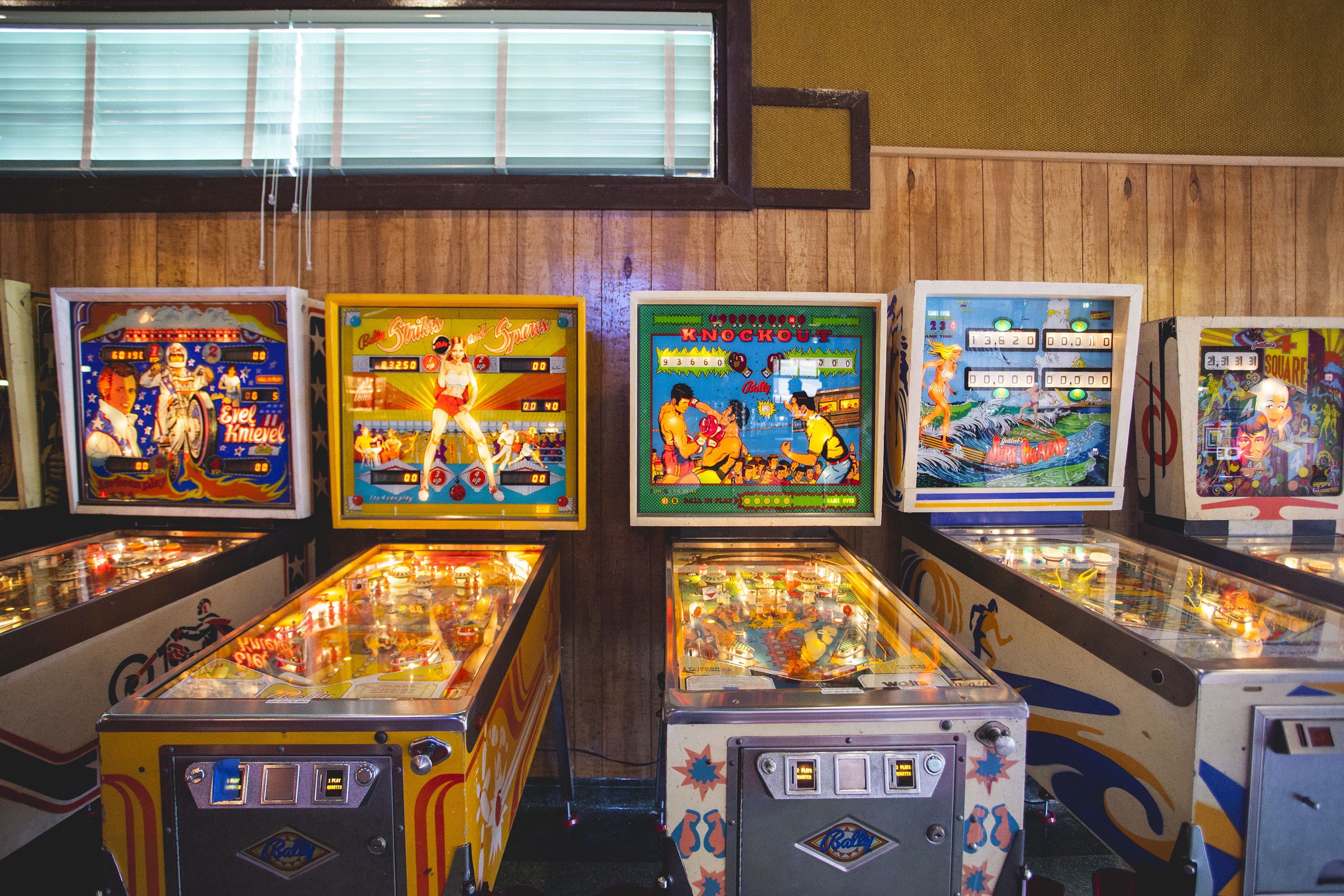 Walt’s Bar is Eagle Rock’s new retro-fabulous pinball bar