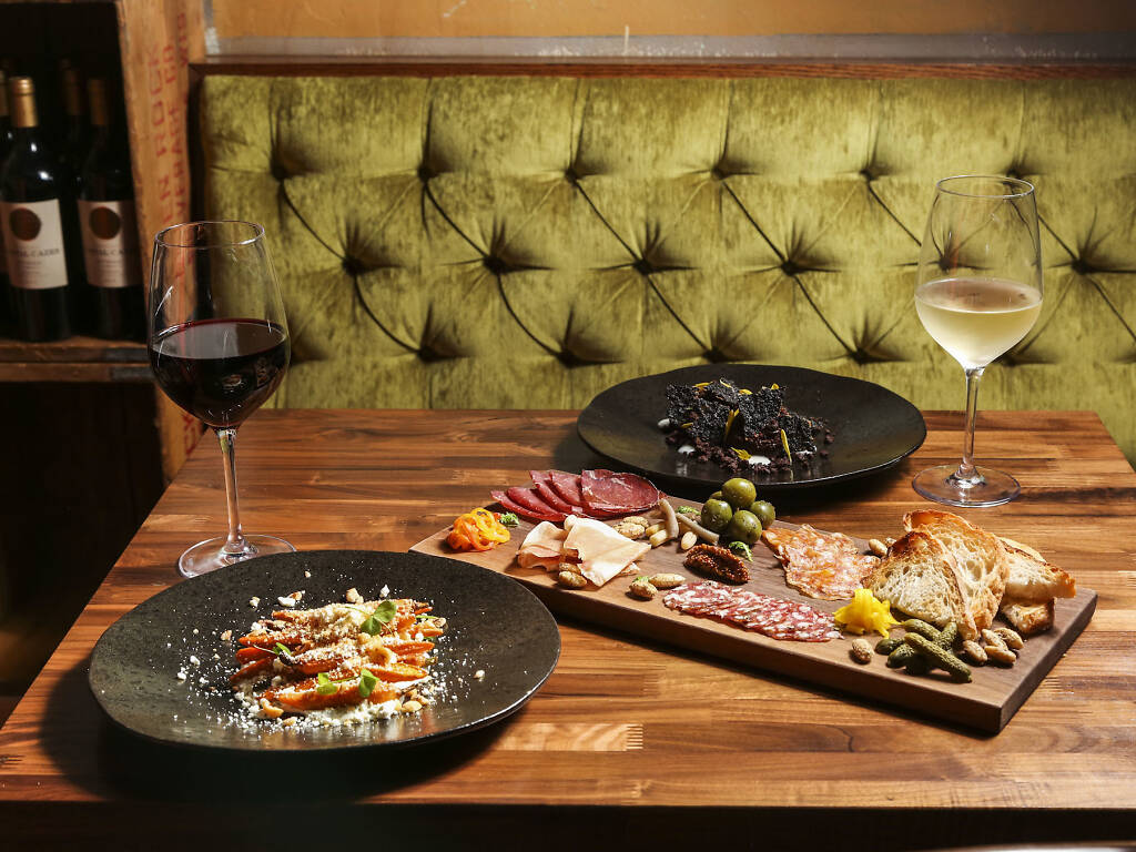 20 Best Bars in the West Loop To Drink Beer, Cocktails and Wine