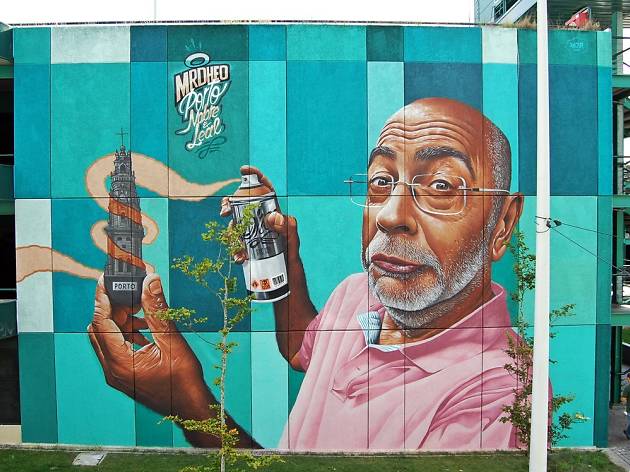 Mural da Trindade por Mr. Dheo Mural da Trindade por Mr. Dheo