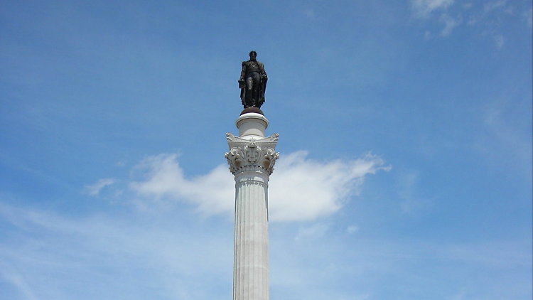 É verdade que a estátua que está no Rossio é de um imperador mexicano?